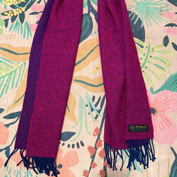 Gorgeous Lamb’s Wool Scarf - Picture 1 of 4